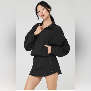 ALO Yoga Cropped Elevation Coverup in Black sz Small